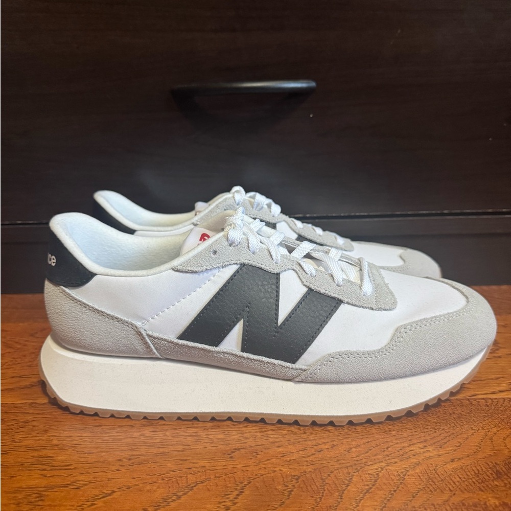 New Balance 237